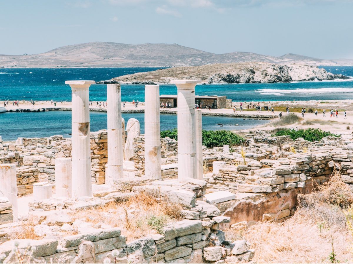 A) Archaeological Museum & Panagia Ekatontapyliani (40 min)